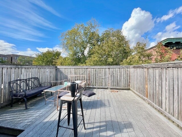 Building Photo - 717 Parker St