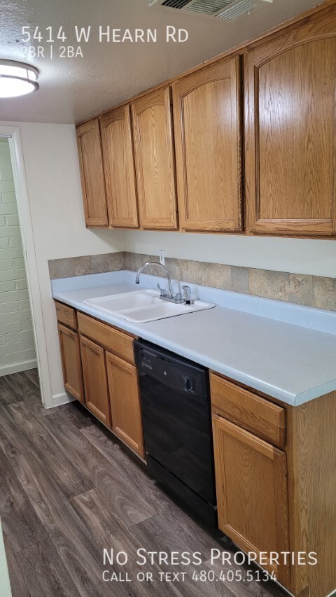 Building Photo - 2 Bed Townhome off 55th Ave and Thunderbird!