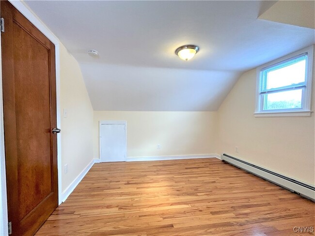 Building Photo - 5 Beechwood Rd