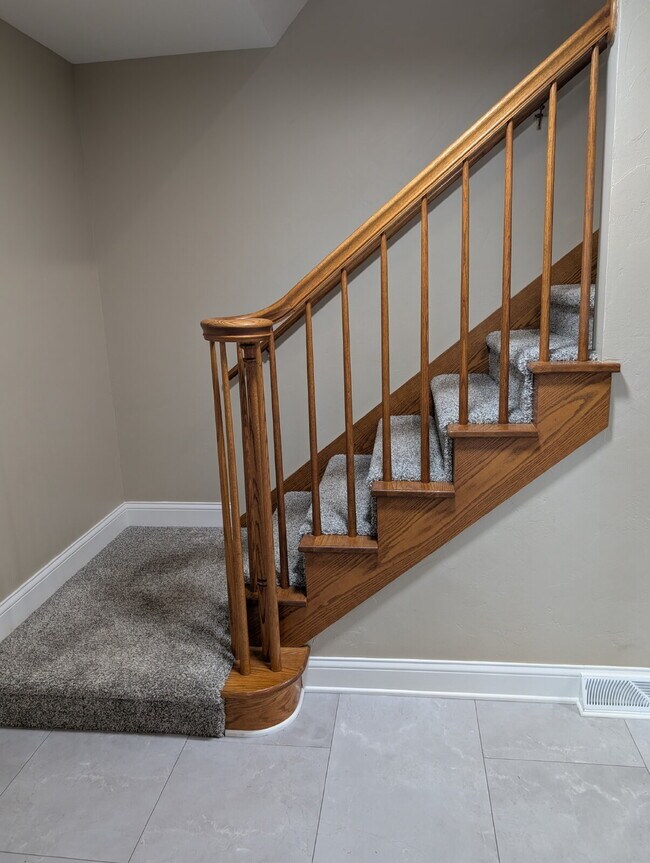 Building Photo - Spacious 4 bedroom 3 bathroom family home in Neenah