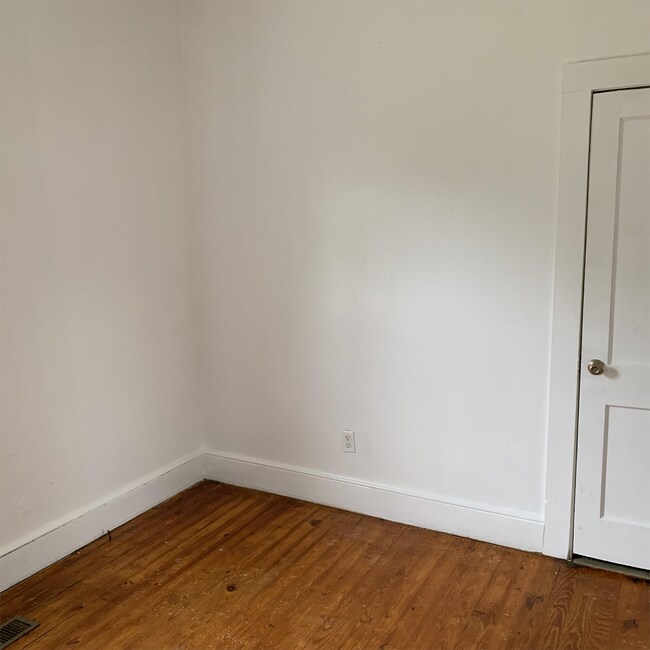 Building Photo - 310 W Austin St