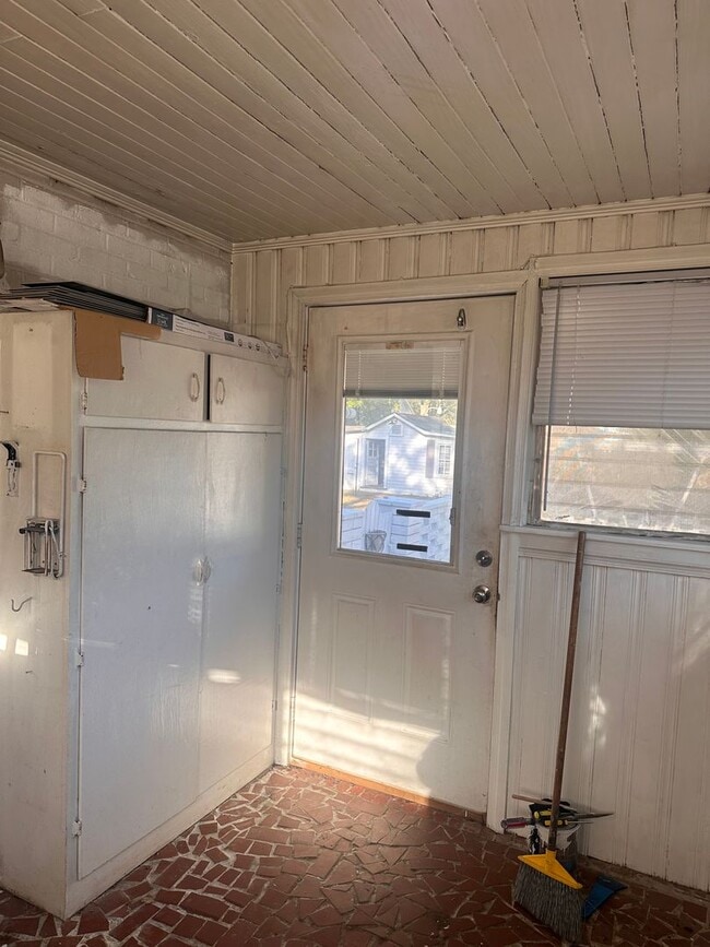 Building Photo - RENTAL HOME 3BD/2BTH