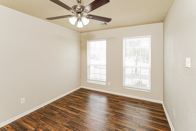 Building Photo - 2527 Elm Crossing Trail