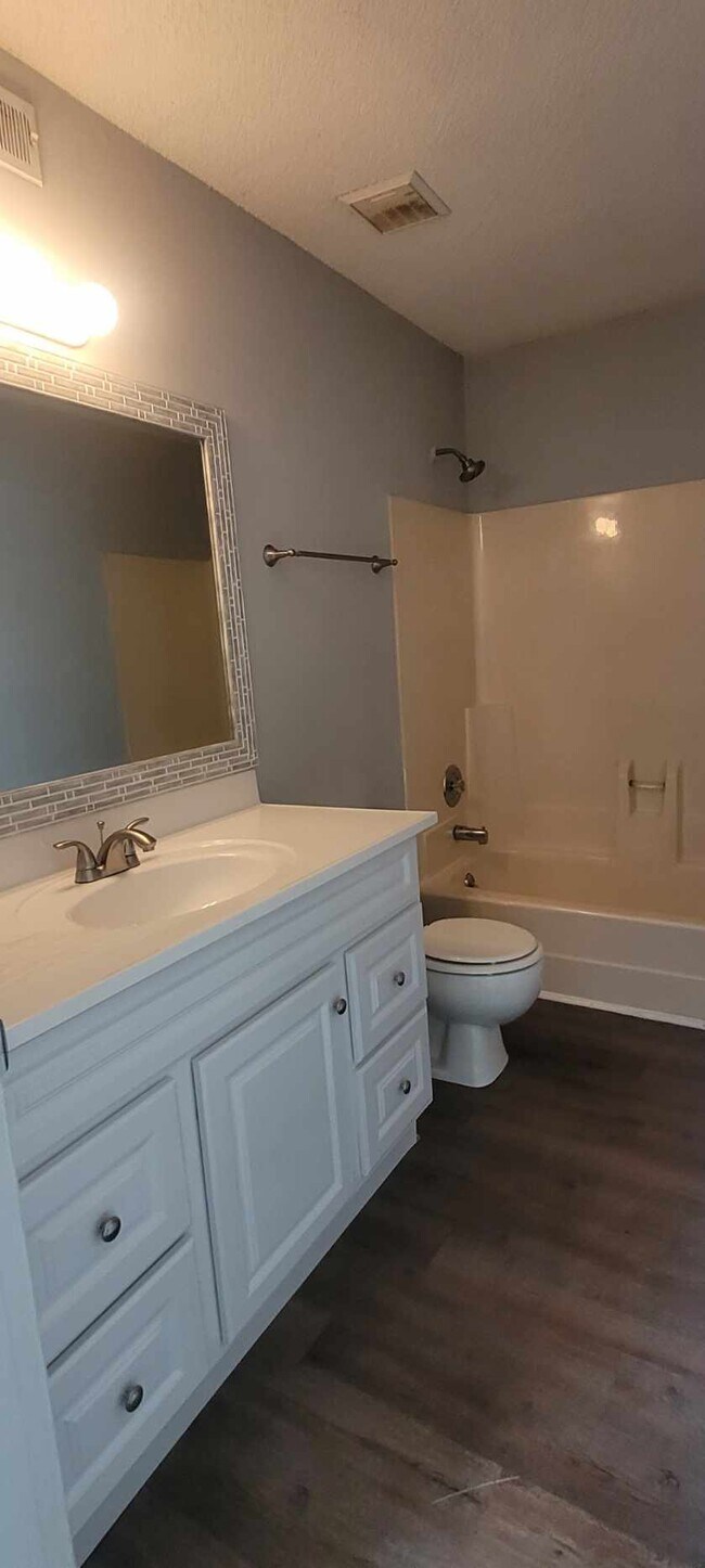 Building Photo - 3301 Chesapeake Cir