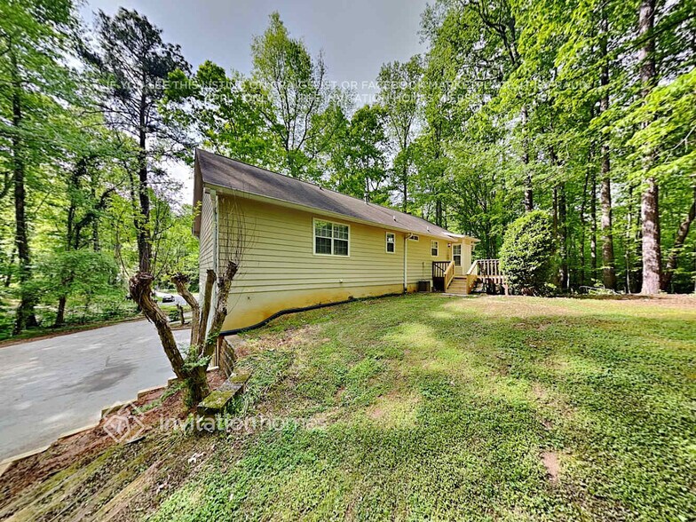 Building Photo - 264 Park Ave E