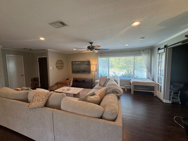 Building Photo - Beautifully Maintained Corner Lot Waco Home