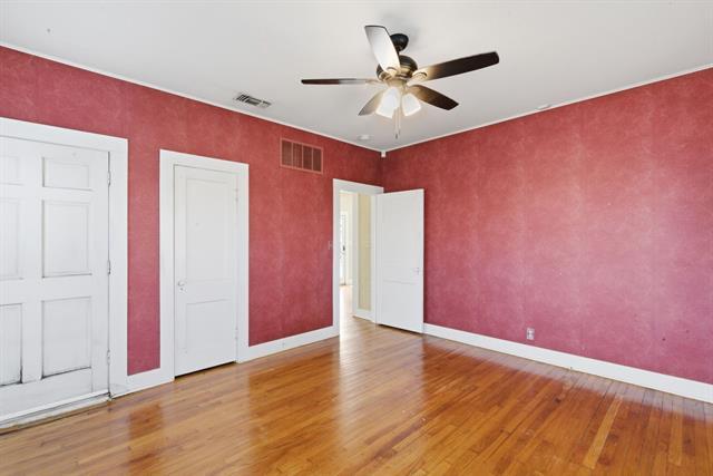 Building Photo - 128 W Oak St