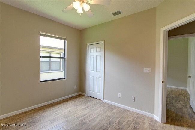 Building Photo - 1233 Bolle Cir