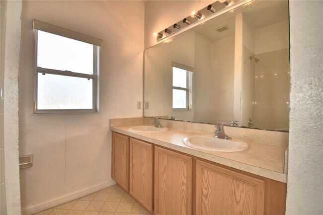 Building Photo - 439 Churchill Ct