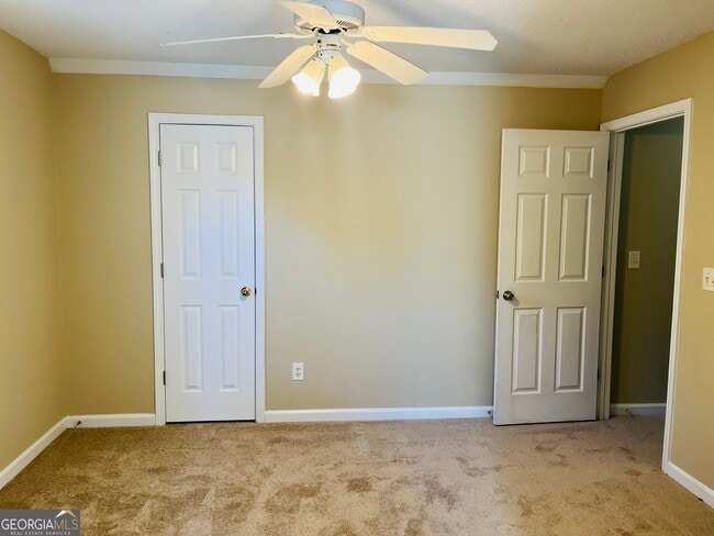 Building Photo - 129 Lost Lake Dr