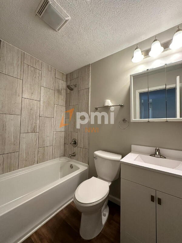Building Photo - 3010-3012 Willowcreek Rd