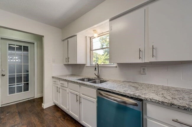 Building Photo - 10434 Springhaven Dr