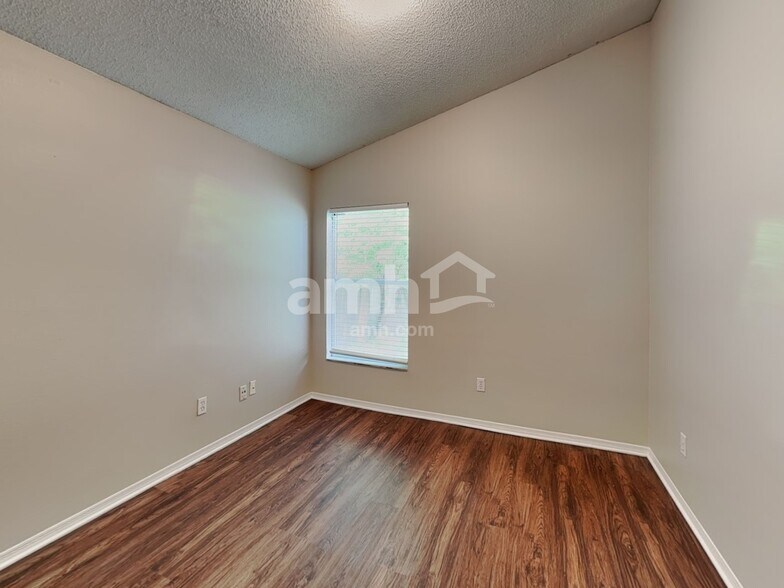 Building Photo - 503 Tree Shore Dr