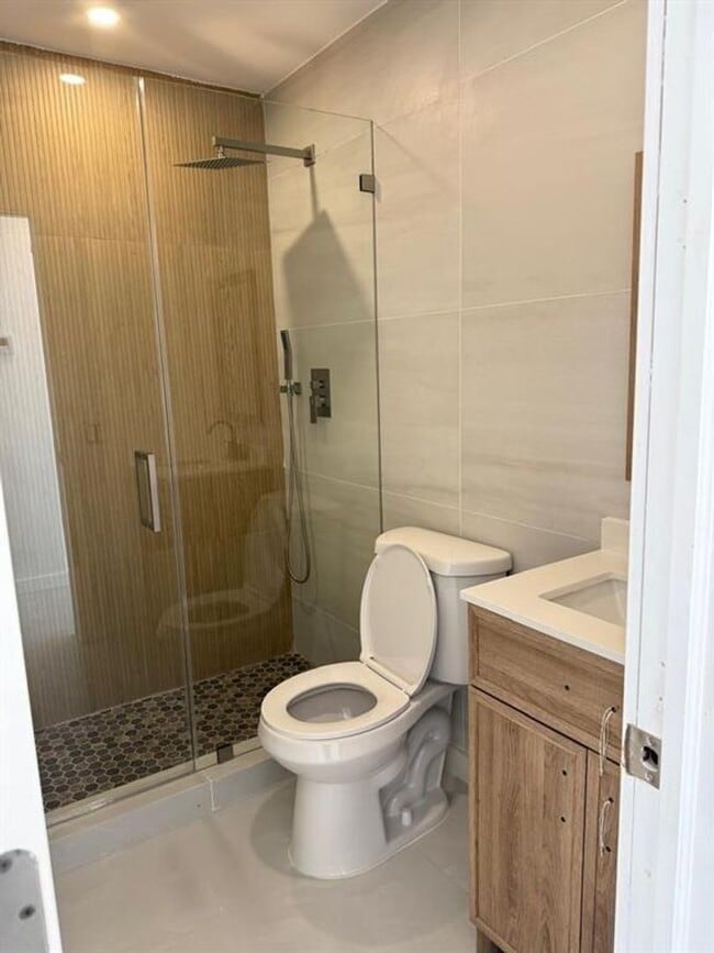 Building Photo - 1054-1058 SW 2nd Street 1056, Hallandale Beach, FL 33009