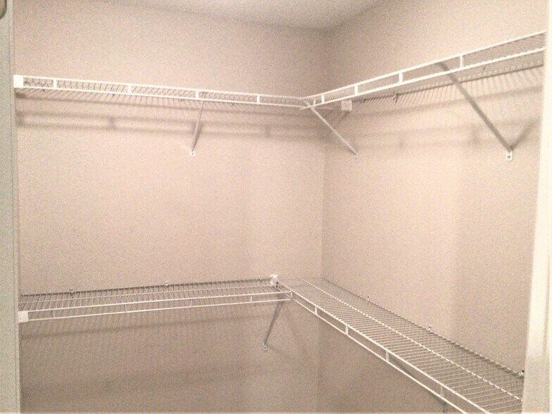 Building Photo - 821 Park Trail Dr