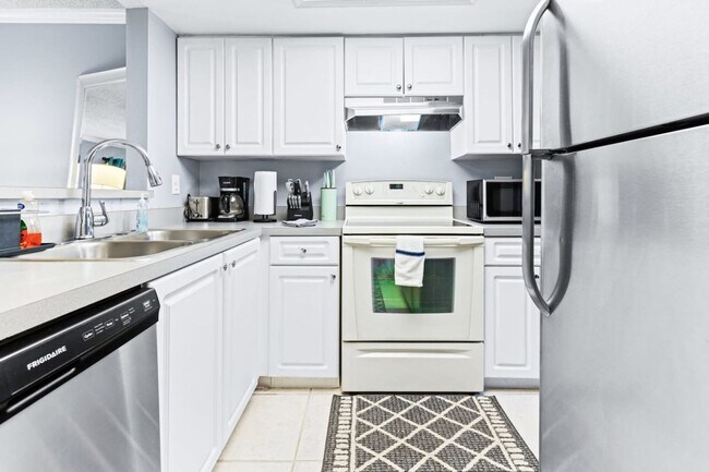 Building Photo - 4531 SW 44th Ln