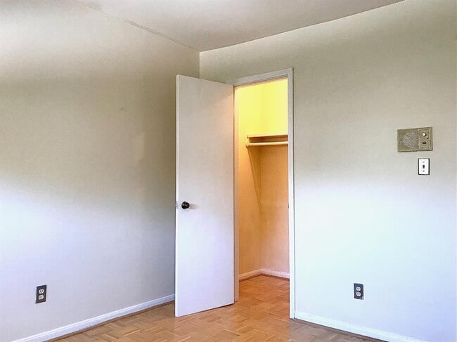 Building Photo - 10728 Briar Forest Dr