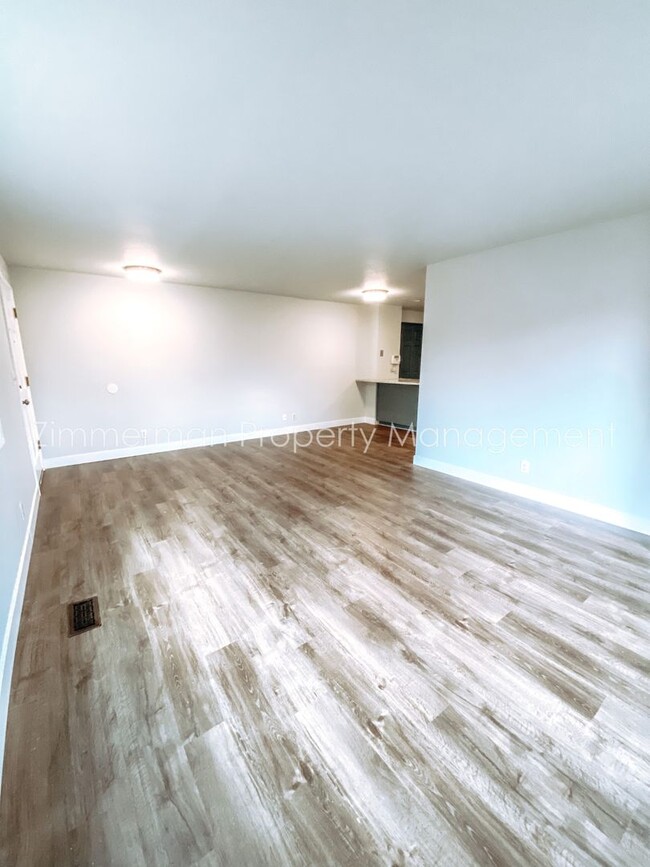 Building Photo - Wonderfully Updated 3-bedroom 1.5-bath Hom...