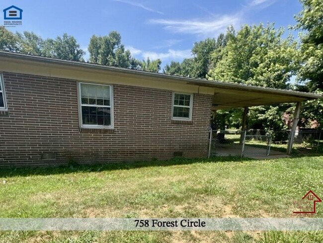 Building Photo - 758 Forest Cir