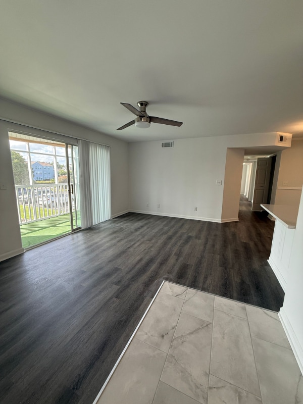 Building Photo - 2257 Essex Dr
