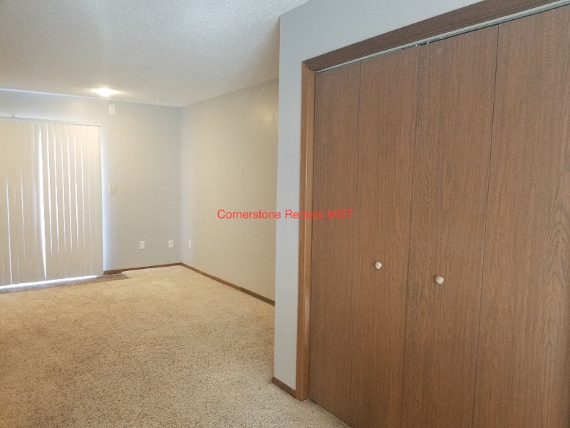 Building Photo - 918 9th Ave SE