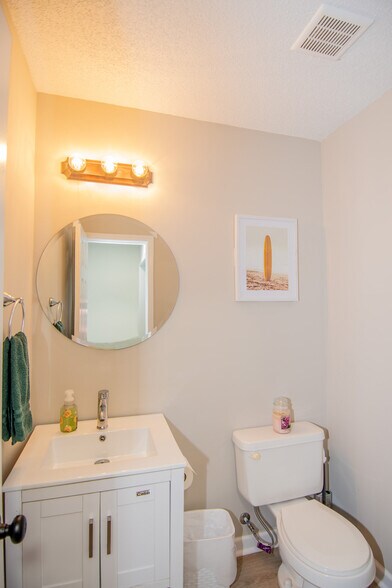 Building Photo - 88 Shoreline Dr