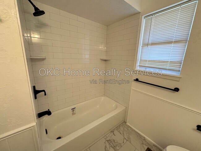 Building Photo - 1428 SW 72nd St