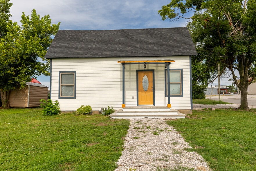 Building Photo - 203 N 9th St