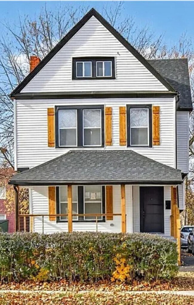 Building Photo - 2202 E 100th St