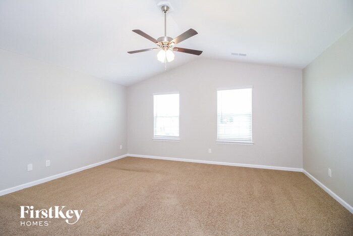 Building Photo - 281 Estelle Dr
