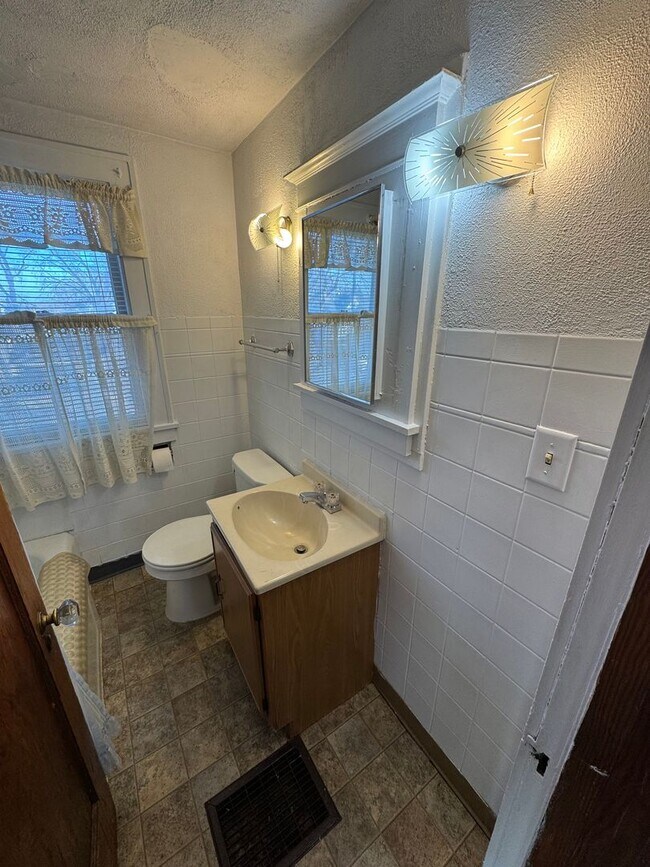 Building Photo - 118 N 13th Street