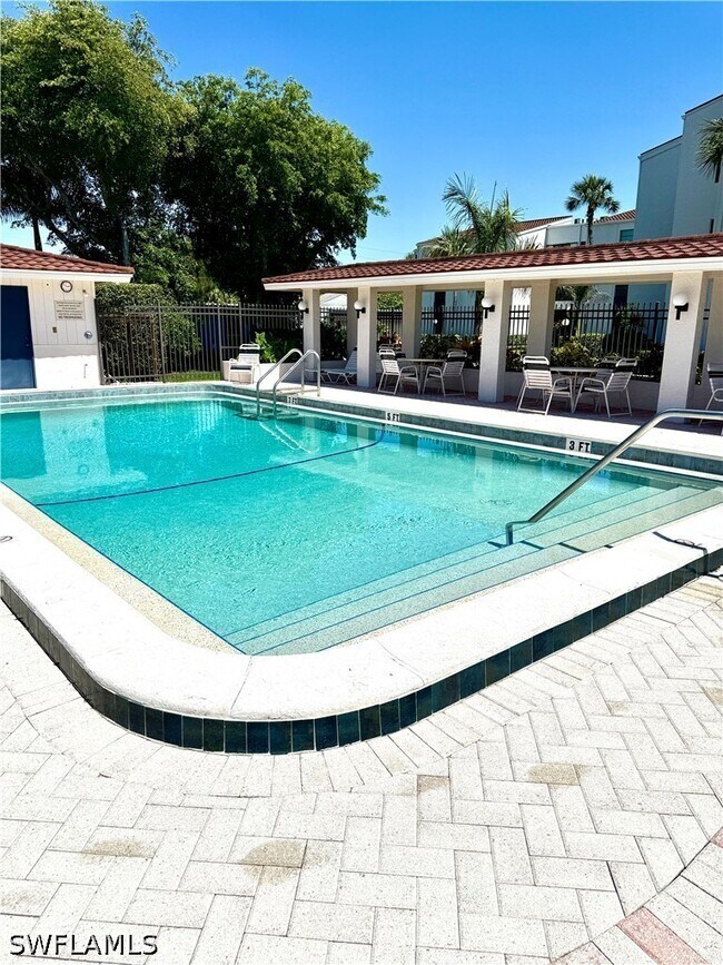 Building Photo - 3605 Boca Ciega Dr
