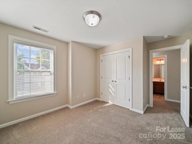 Building Photo - 10205 Falling Leaf Dr NW