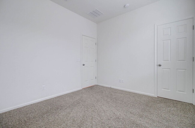 Building Photo - 1106 E Regent Dr