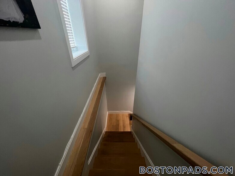 Building Photo - 3 Walley St