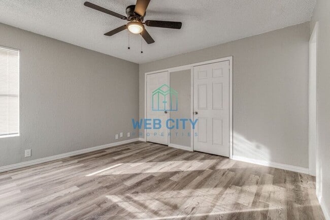 Building Photo - 245 Alexandria St