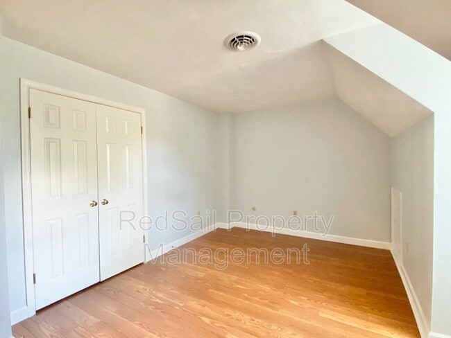 Building Photo - 565 Sterling Rd