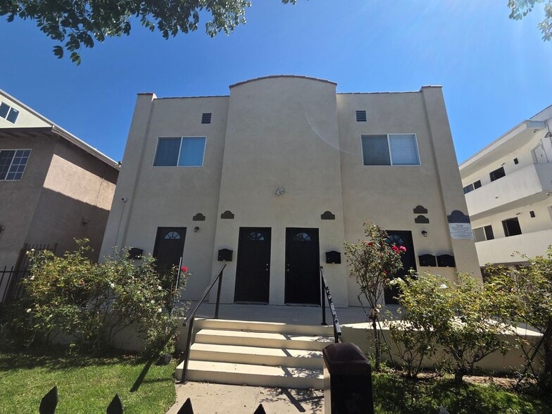 Building Photo - 1818 3/4 S La Brea Ave