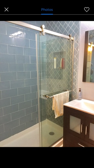 Shower bathroom (En Suite) - 5698 Pershing St NE