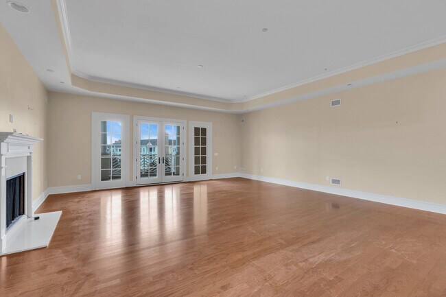 Building Photo - 1021 Oval Rd