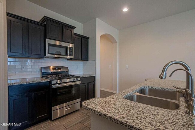 Building Photo - 4828 Ruben Soto