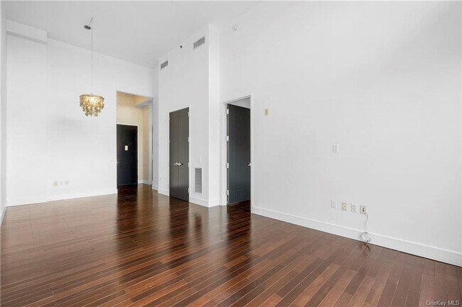 Building Photo - 25 Leroy Pl