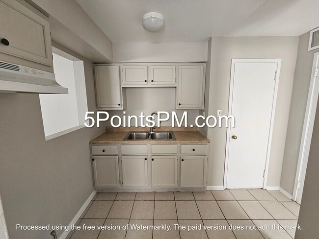 Building Photo - 4424 E 158th St