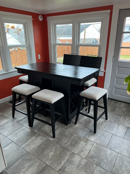 Building Photo - 454 Hanson Ave