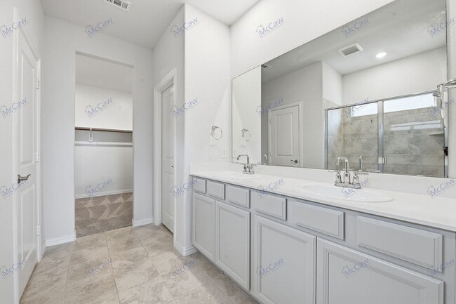 Building Photo - 236 Henly Dr