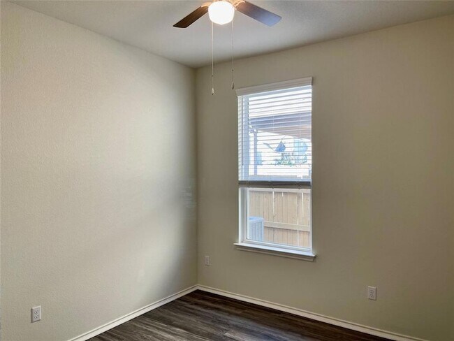 Building Photo - 595 Eves Necklace Dr.