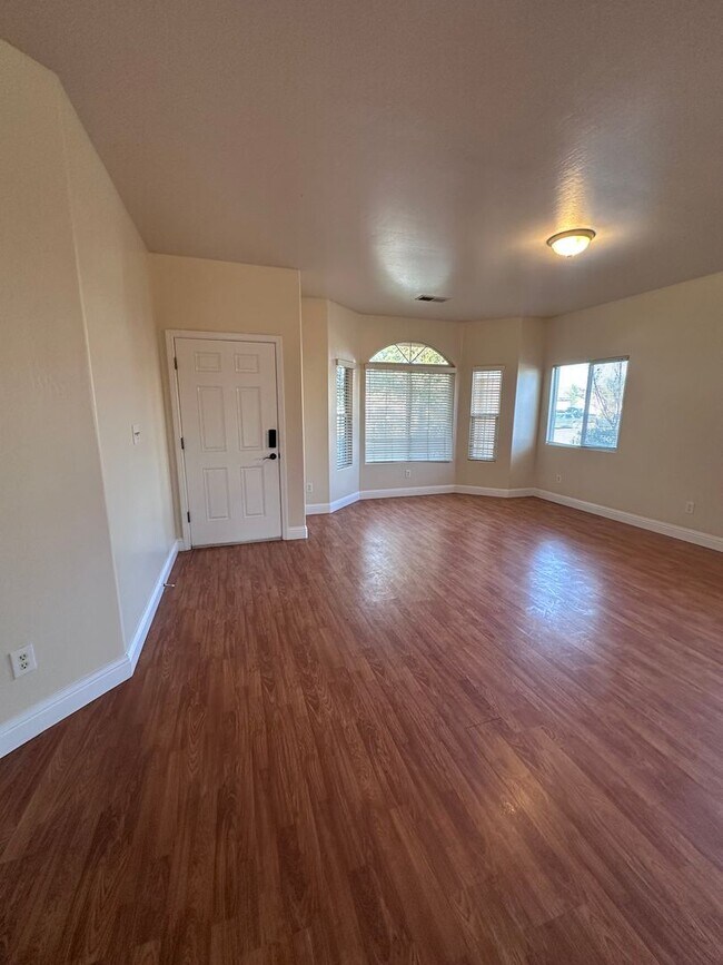 Building Photo - 615 New Zealand Dr