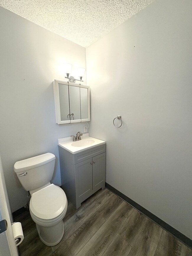 Building Photo - 2 bedroom 2 bath condo