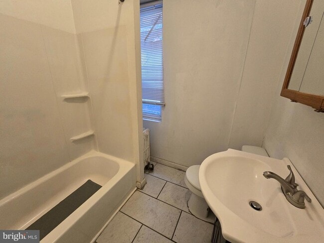 Building Photo - 1315 N 60th St