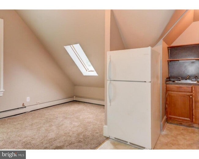 Building Photo - 239 Vine St